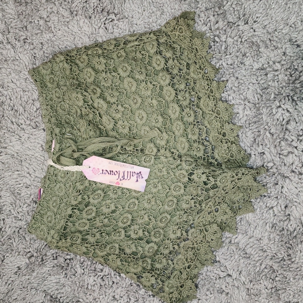 Wallflower Shorts*
